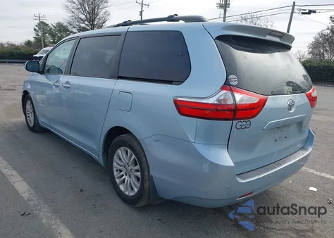 2015 Toyota Sienna Xle 8 Passenger z USA, uszkodzony, nr VIN 5TDYK3DC8FS537661